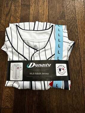 New Dynasty Minnesota Twins MLB Pinstripe Baseball Jersey Size Large